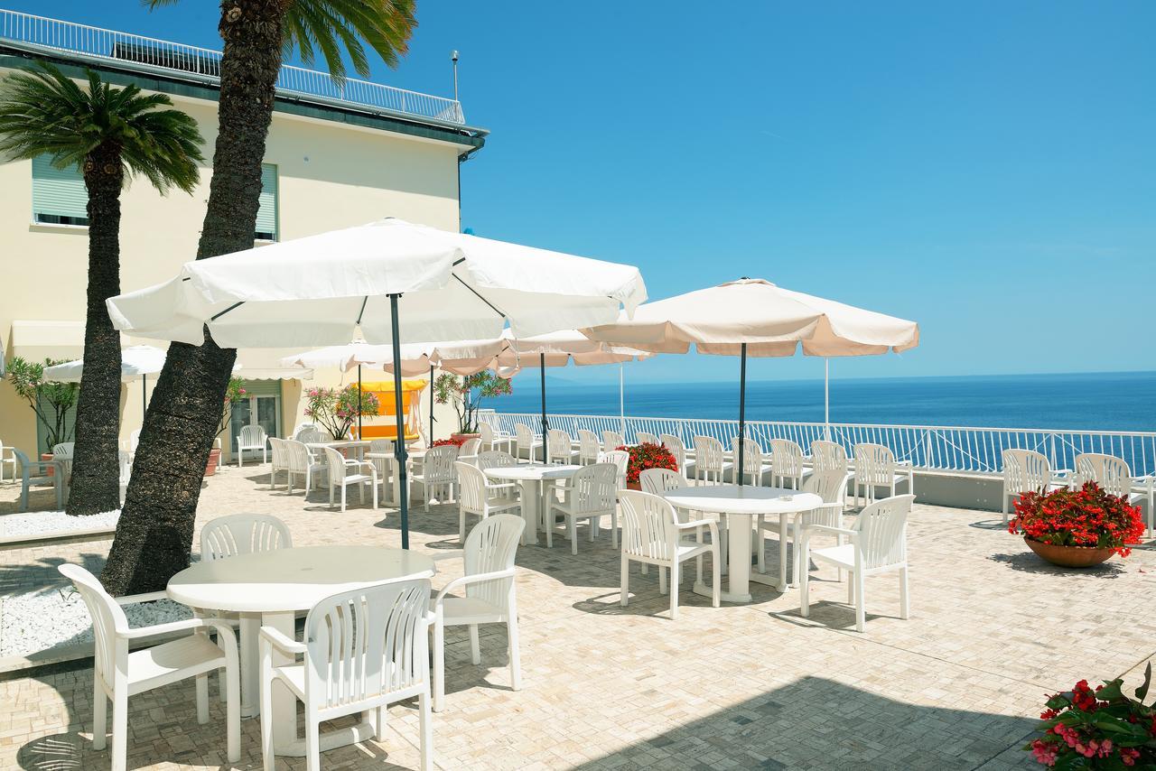 Casa Fatebenefratelli Hotel Varazze Bagian luar foto