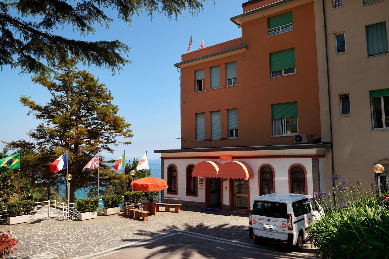 Casa Fatebenefratelli Hotel Varazze Bagian luar foto