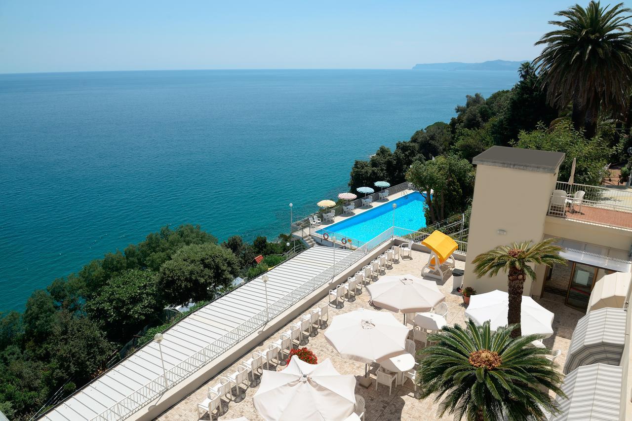 Casa Fatebenefratelli Hotel Varazze Bagian luar foto