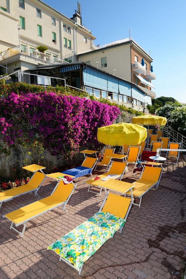 Casa Fatebenefratelli Hotel Varazze Bagian luar foto